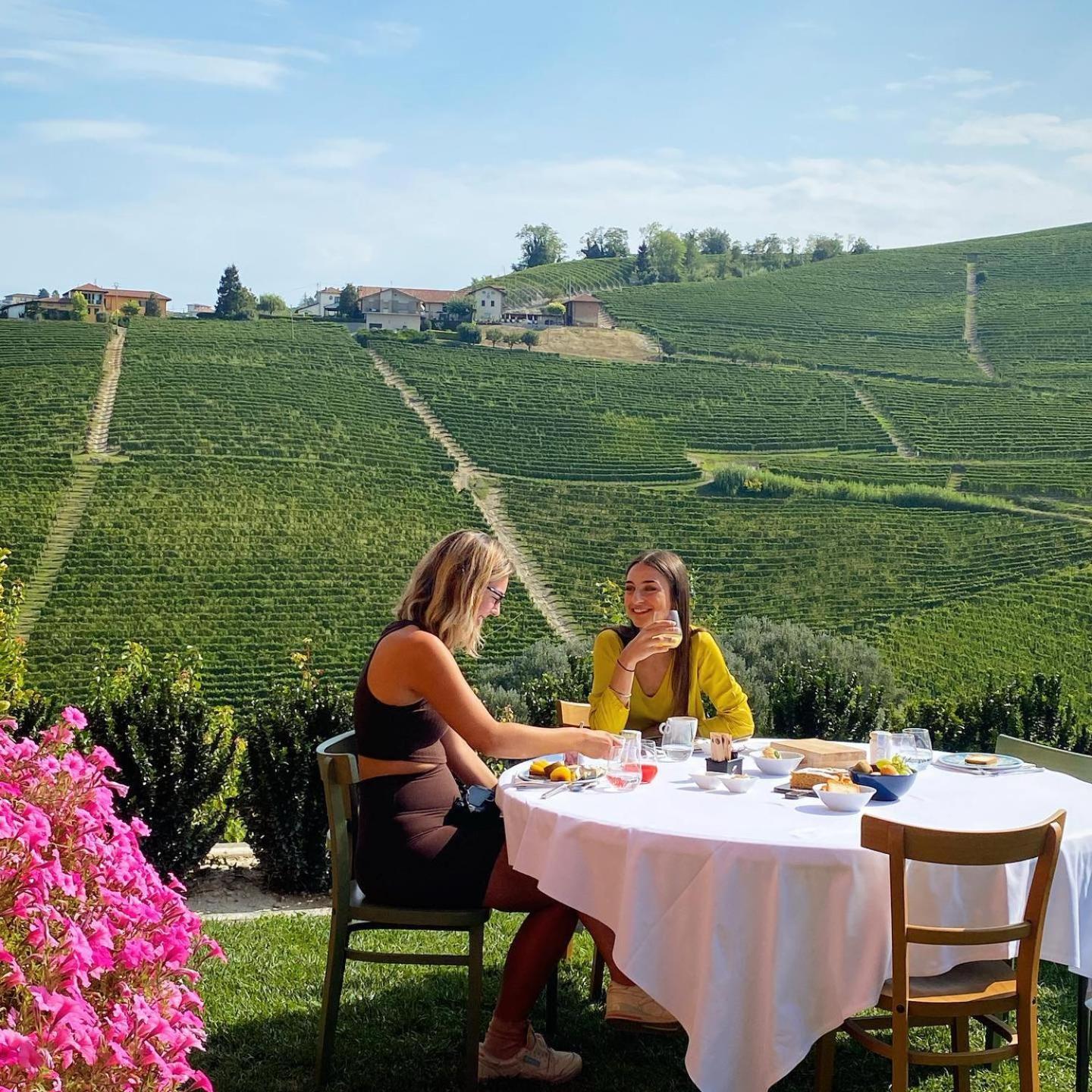Panoramic Villa Garassino - Country Rooms And Fine Restaurant Treiso Exterior photo