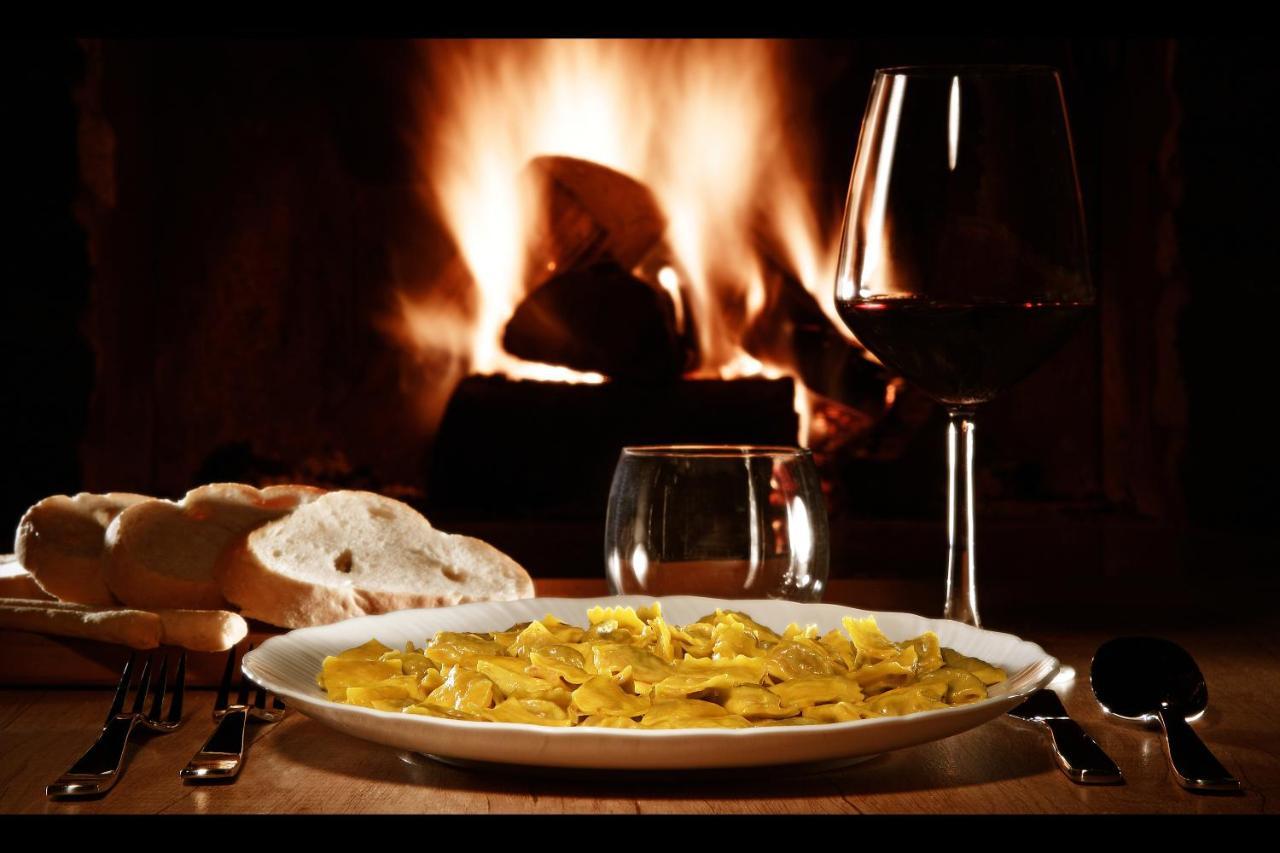 Panoramic Villa Garassino - Country Rooms And Fine Restaurant Treiso Exterior photo