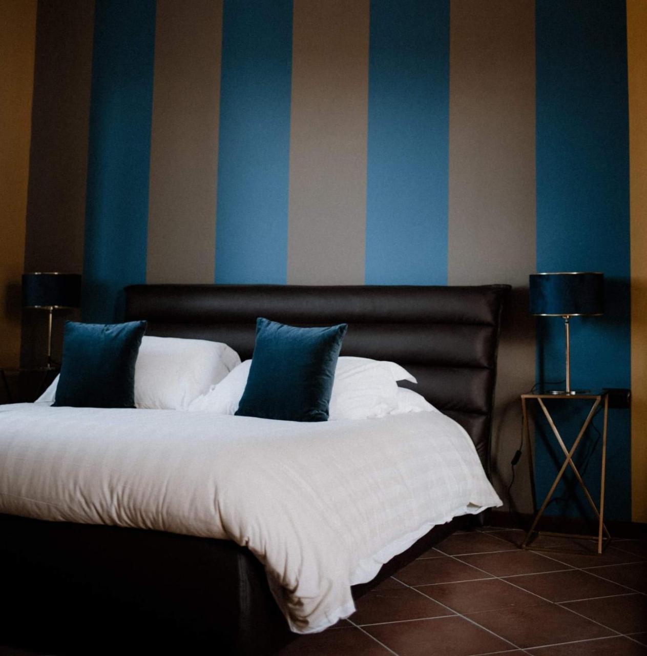 Panoramic Villa Garassino - Country Rooms And Fine Restaurant Treiso Exterior photo