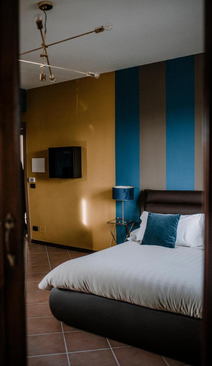 Panoramic Villa Garassino - Country Rooms And Fine Restaurant Treiso Exterior photo
