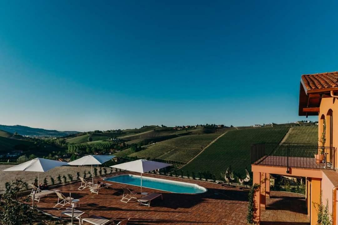 Panoramic Villa Garassino - Country Rooms And Fine Restaurant Treiso Exterior photo